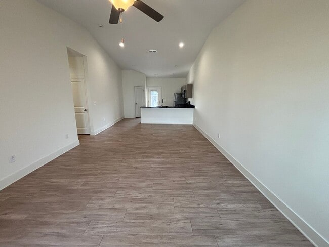 Photo - 1747/49 Hickory Unit 1749 Hickory Creek