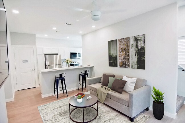 1x1 Townhome Living Room - College Vue on University