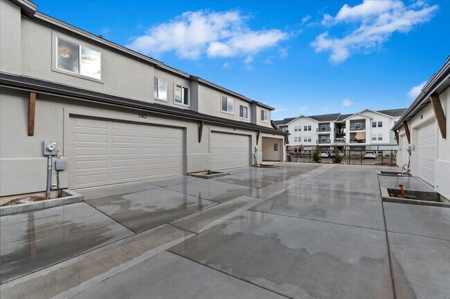 Photo - Brand New 3 Bed 2.5 Bath Townhouse With Many Amenities
