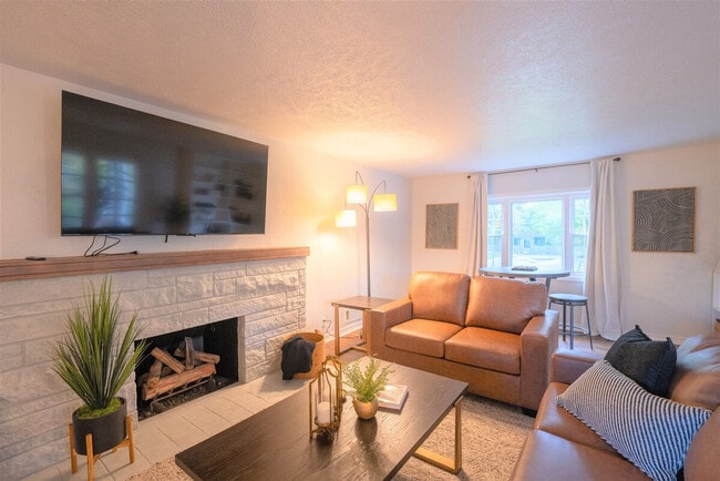 Building Photo - 1322 Jackson Rd Unit ID1308953P Rental