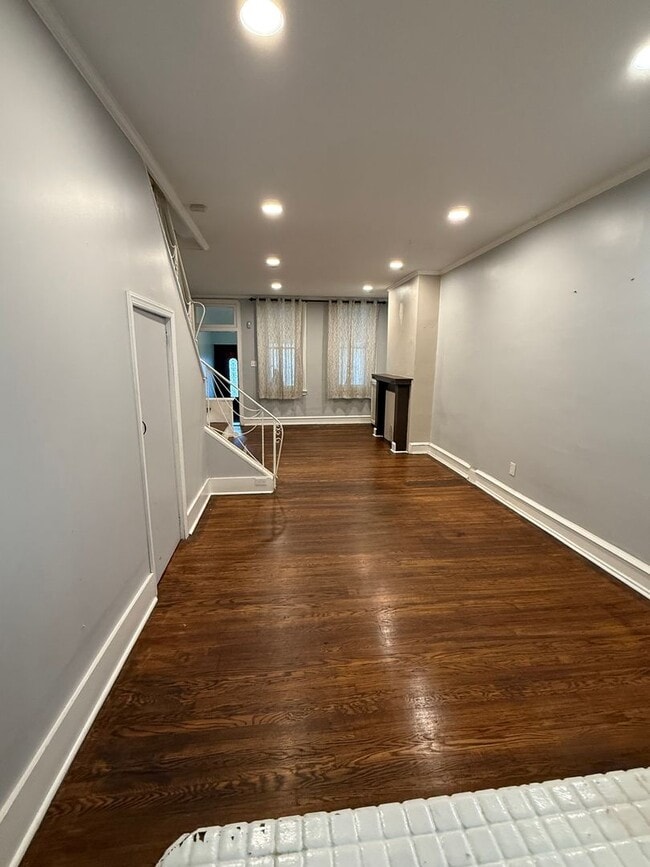 Building Photo - 3-Bedroom 1.5-Bathroom Home with Garage in...