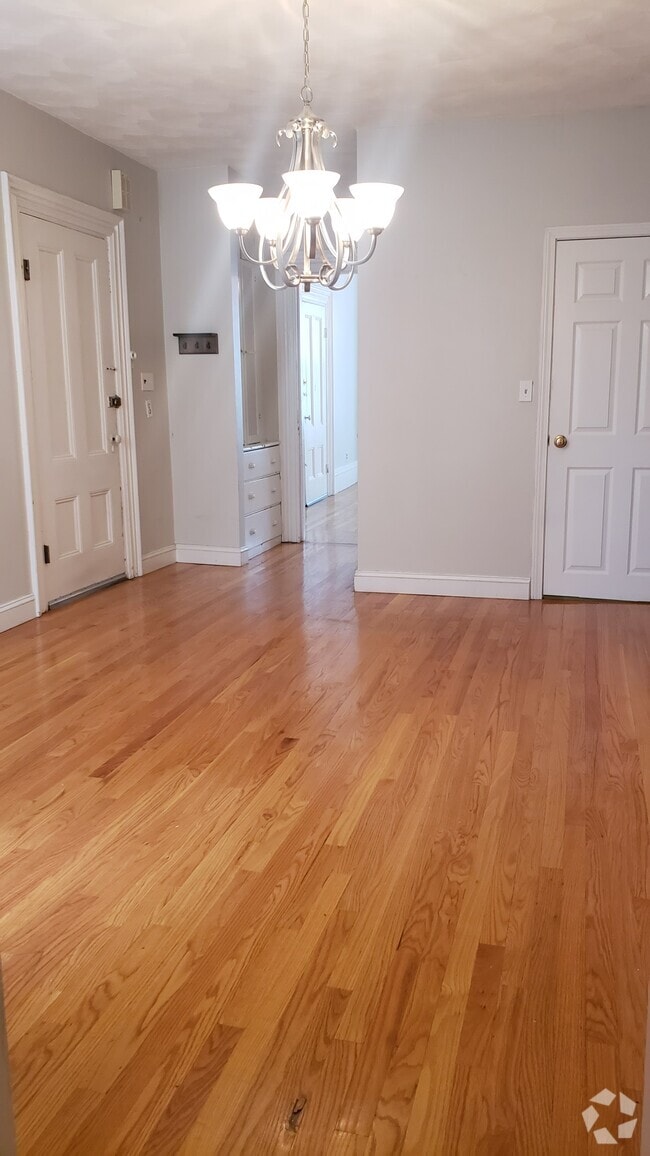 Building Photo - 473 Sumner St Unit #2 Rental