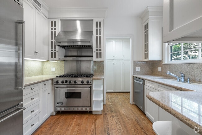 2BD, 2.5BA - 1,550SF - Kitchen - Camden Drive
