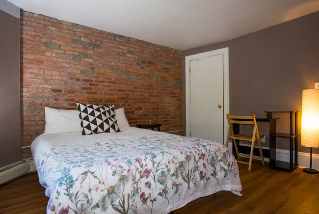 Building Photo - 68 Hammond St Unit 68 Hammond Street