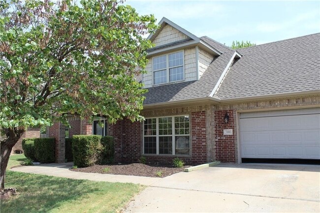 Photo - 330 Windsor Dr