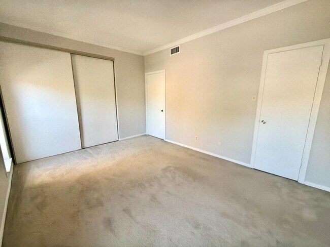 Photo - 728 Bering Dr