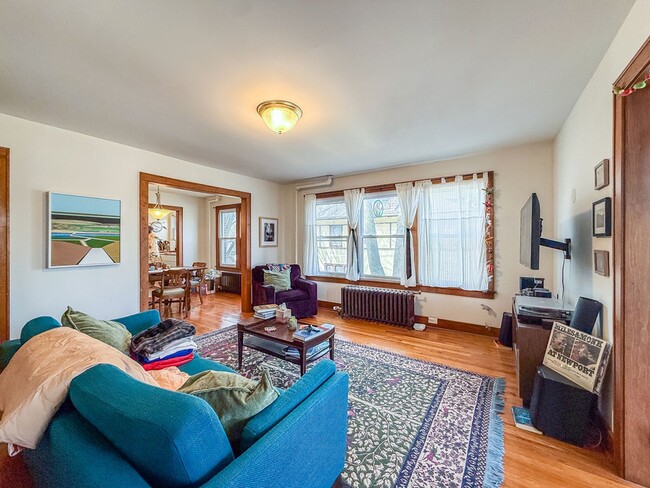 Photo - Charming 2 Bedroom, 1 Bathroom Home Near UIUC & Downtown Urbana