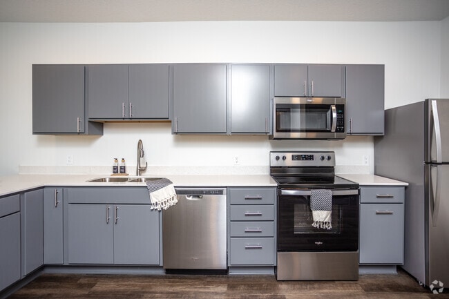 1BR, 1BA - 673 SF