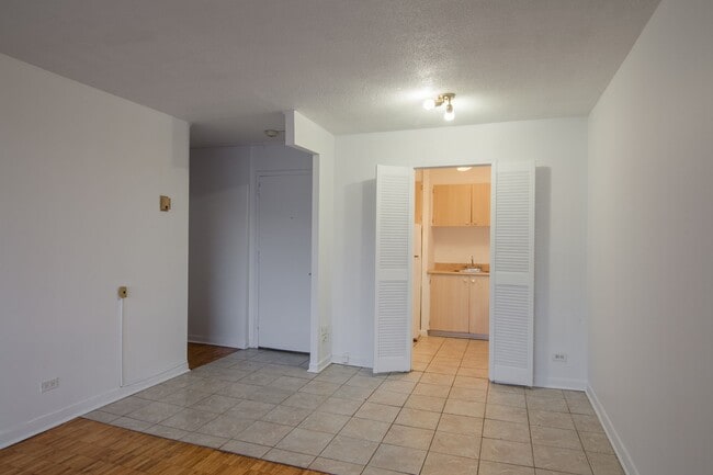 Building Photo - 1975 Maisonneuve Blvd W Unit 2205