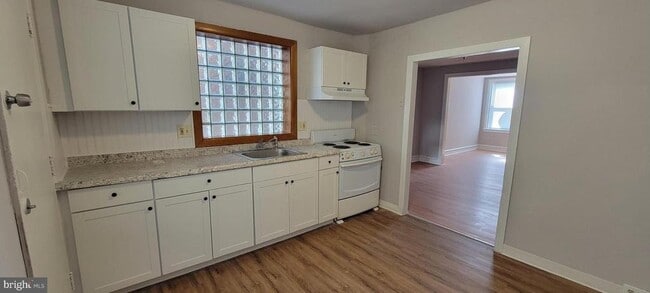 Photo - 225 Sparks St