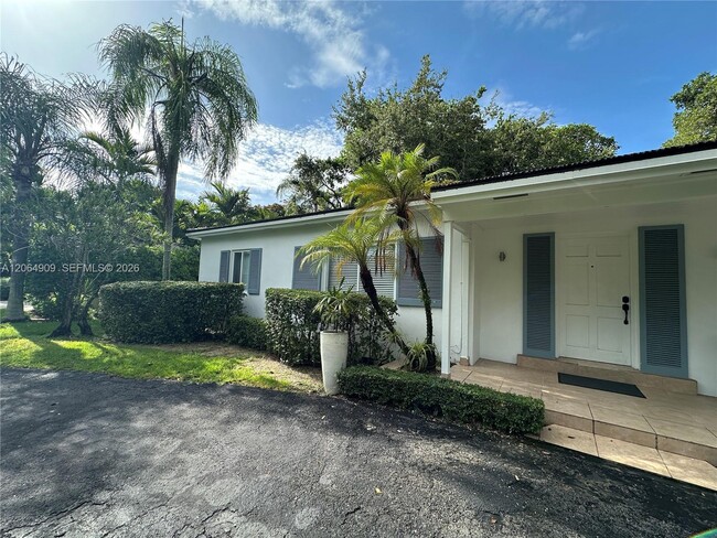 Photo - 460 San Servando Ave