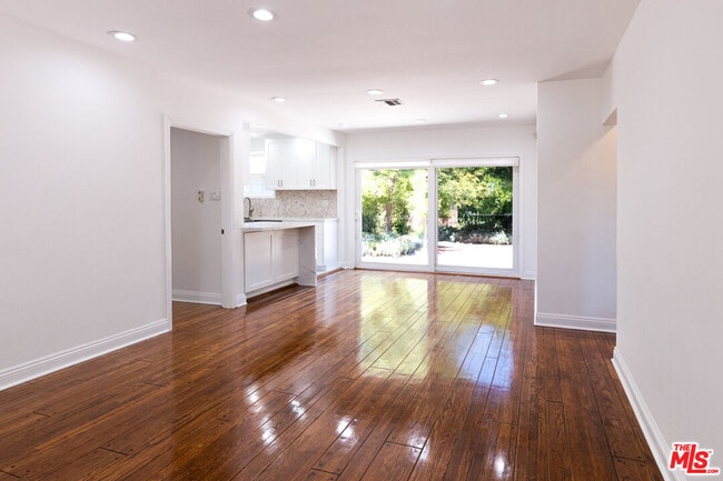 Photo - 5162 Lindley Ave