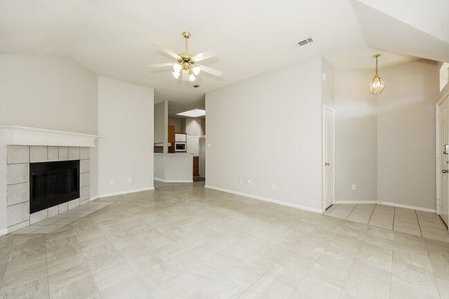 Photo - 5017 Eastcreek Dr