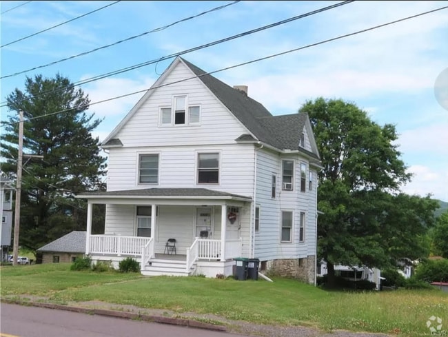Building Photo - 1296 Main St Rental