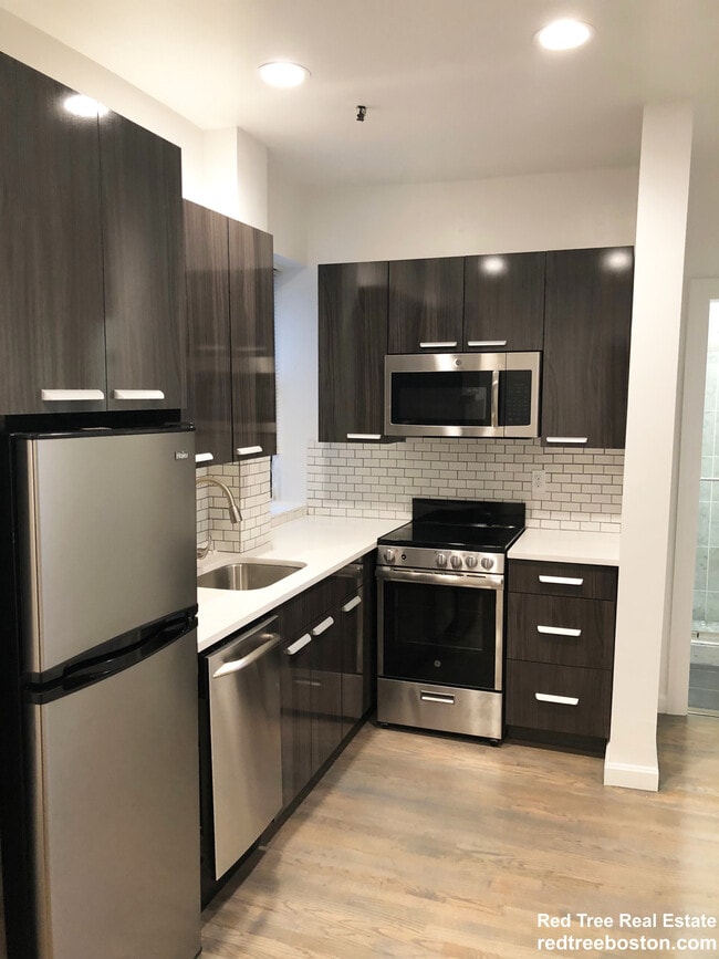 Building Photo - 11 Peterborough St Unit 1