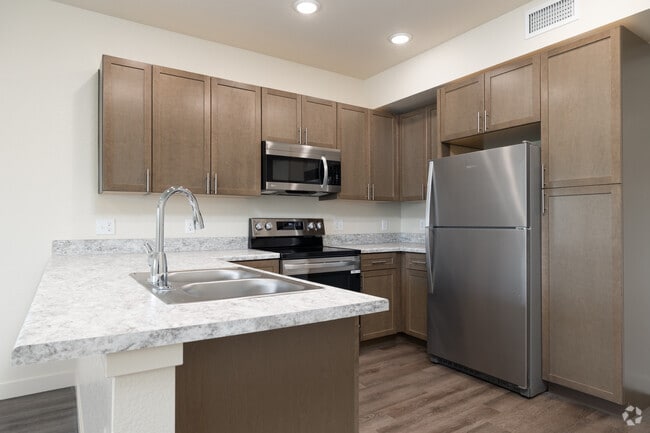 2BR, 2BA - 876SF - Kitchen