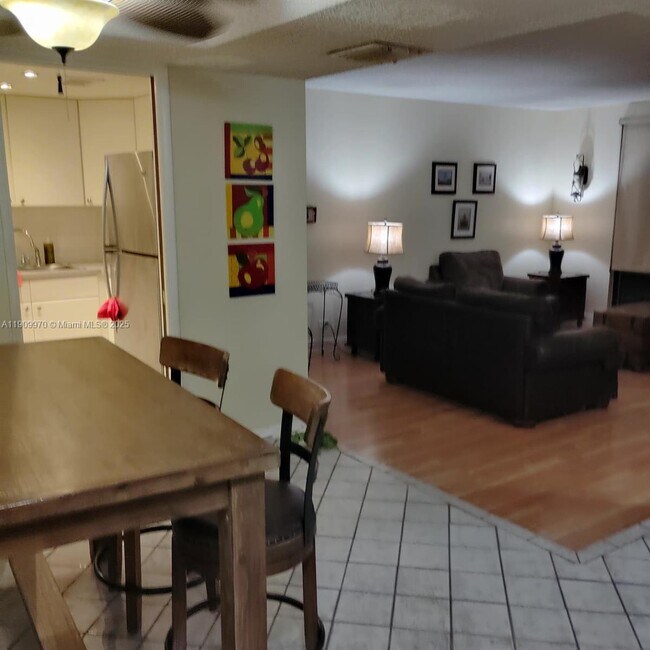 Photo - 3760 Inverrary Dr Unidad 3G