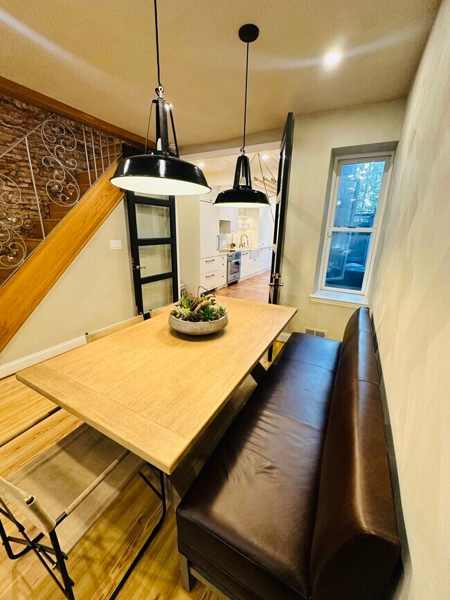 Dining area - 615 S Bambrey St