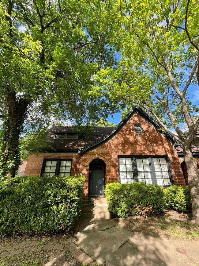 Building Photo - Windomere Unit Windomere 907