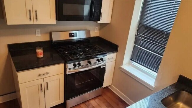 Building Photo - 110 N Stockton St Unit B