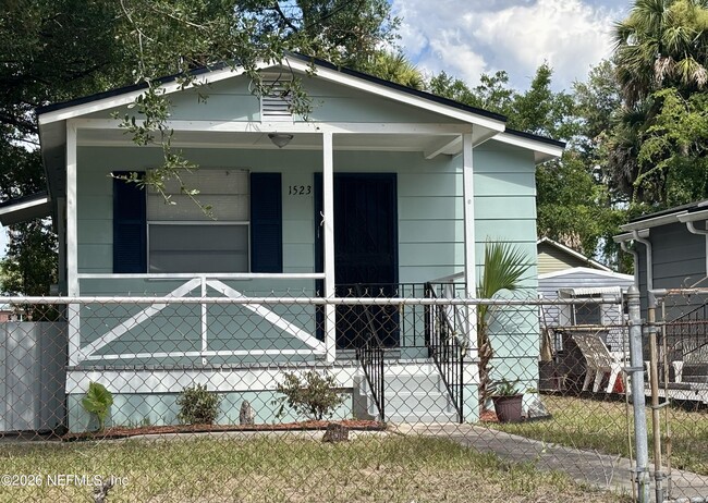 Building Photo - 1523 Van Buren St
