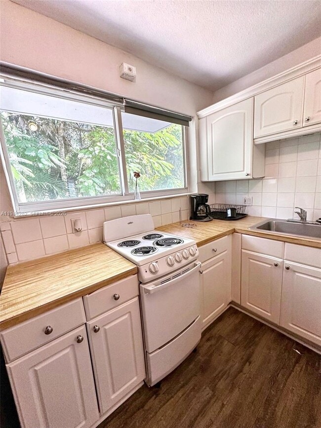 Photo - 3071 SW 27th Ave Unit 19