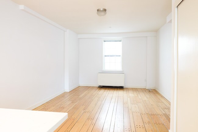 Photo - 203 E 74 Street