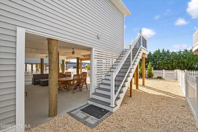 Photo - 3255 Goa Way