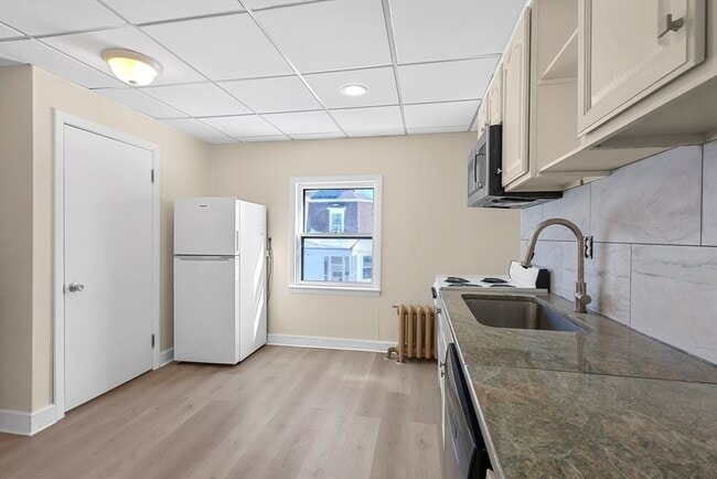 Photo - 119 Bank St Unit 2