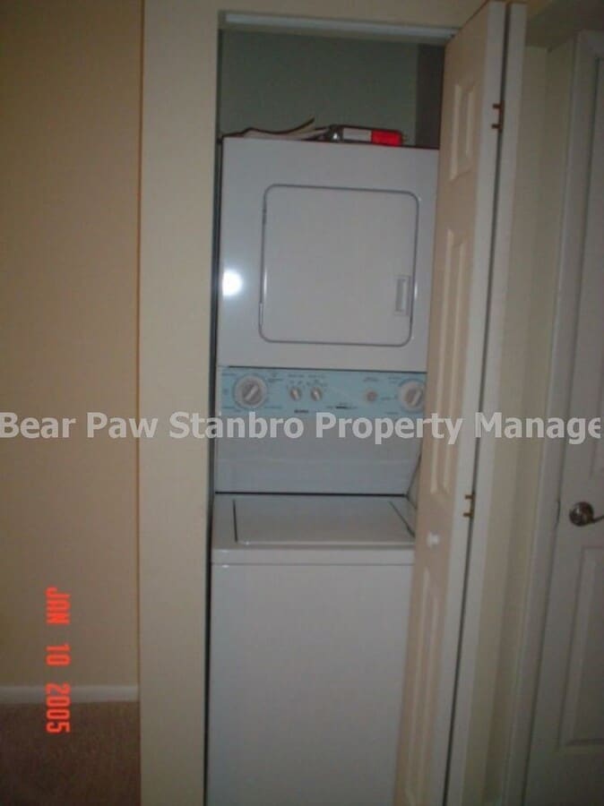 Photo - Two Bedroom, One Bath Condo near High School! Unidad #202