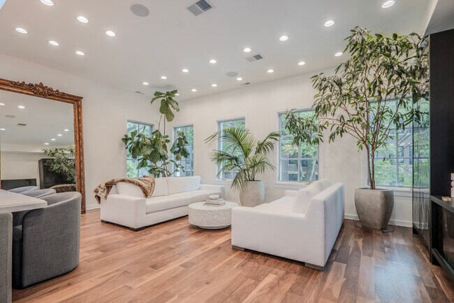 Photo - 22 E Elm St Unit PH