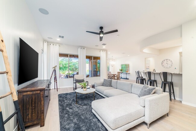620 E Kalalau Dr