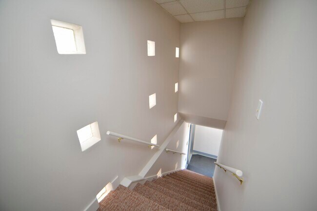 1410 E Capitol Dr
