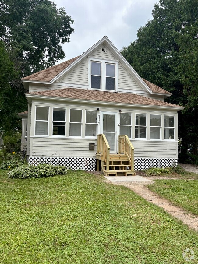 Building Photo - 111 Maple St Rental