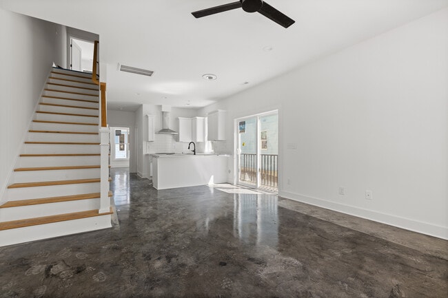 Photo - 737 Hopkins St