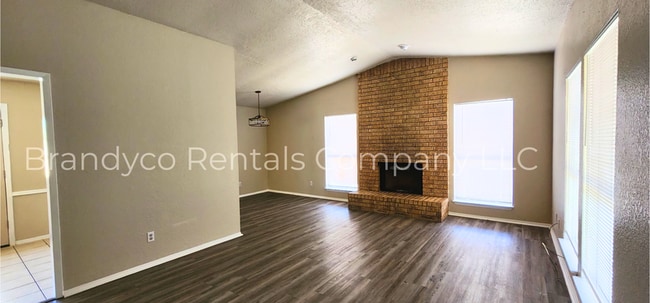 1208 Circle Tree Loop