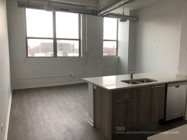 Photo - Loft-style condo-quality 3 Bed/2 ba IN UNIT LAUNDRY Unit 305