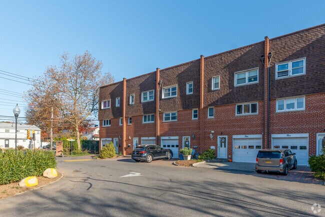 Photo - Yacht Club Cove