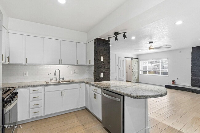 Photo - 513 Cardon St