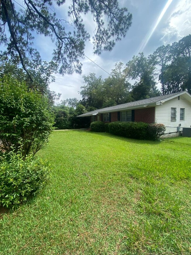 Photo - 3/1.5 Home Walking /Biking Distance to FSU