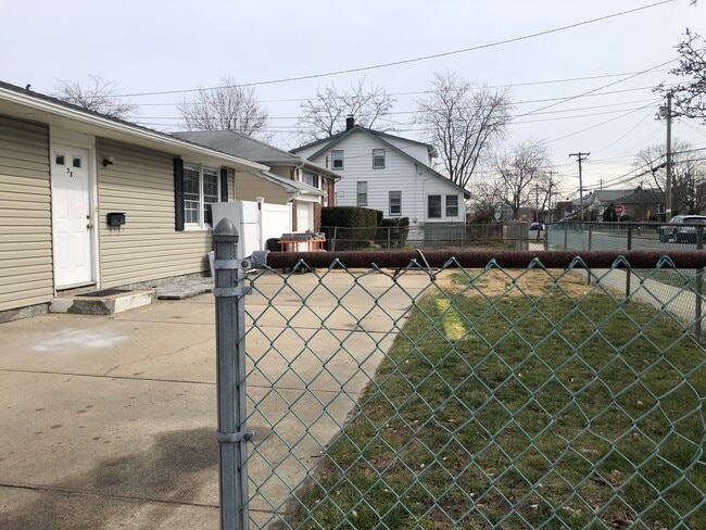 2 Driveway spots - 38 Williamson St