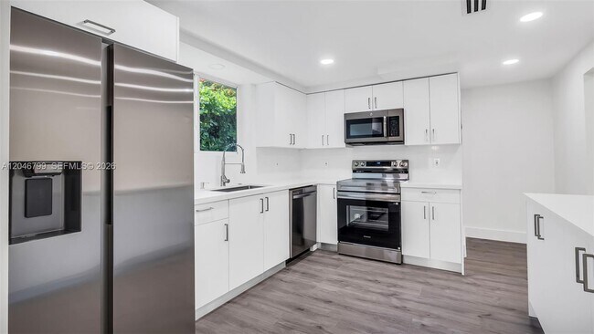 Photo - 1500 NE 13th Pl