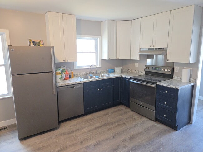 Kitchen space - 1025 Ohio St