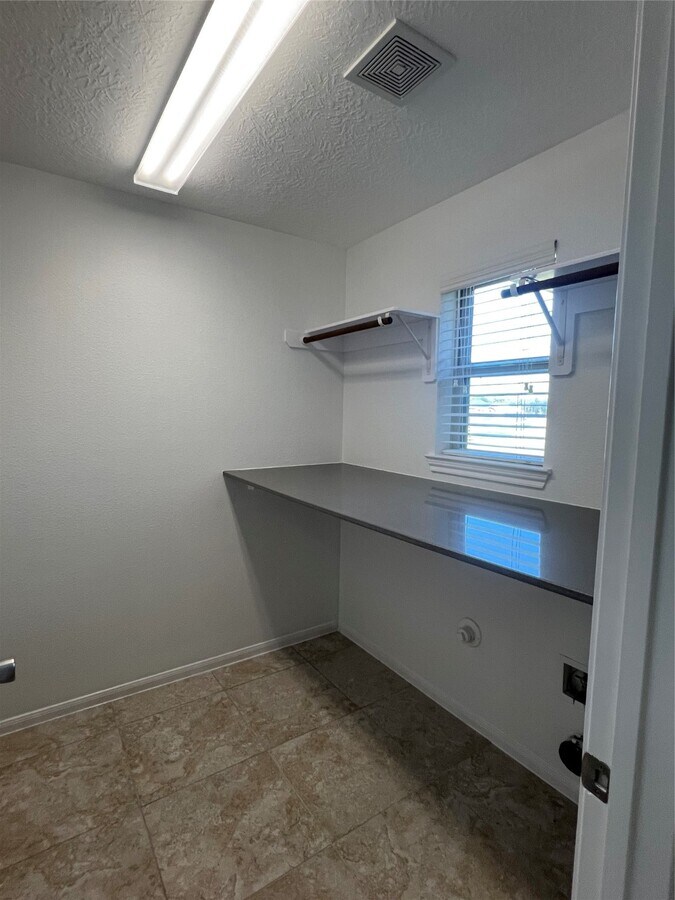 Photo - 99 Fordland Estate Dr