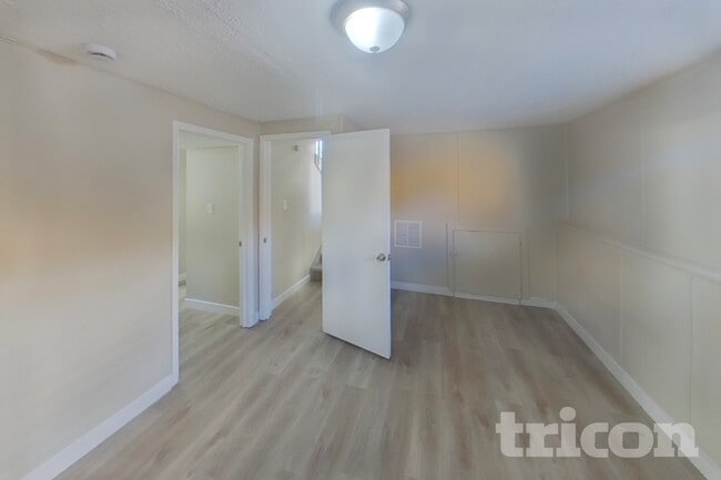 Photo - 3127 Moonbeam Cir S