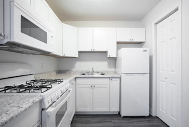 Photo - Beautiful Efficiency Apartment in the Heart of Beautiful Umatilla Unit 11-201