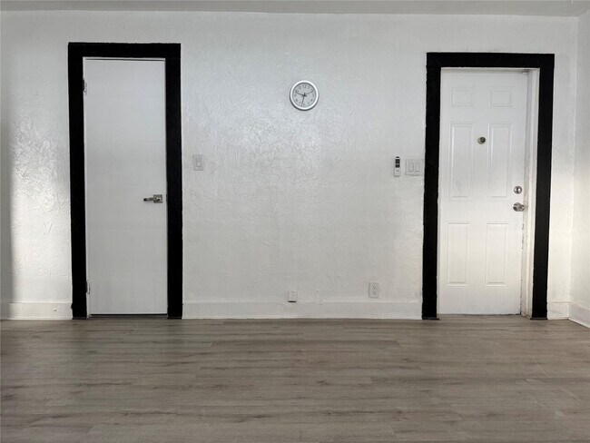 Photo - 1947 Madison St Unidad 4