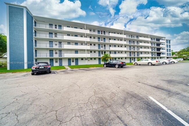 Photo - 950 Hillcrest Dr Unidad 401