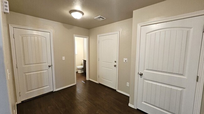 Photo - Super Location- 3 Bed-2.5 Bath