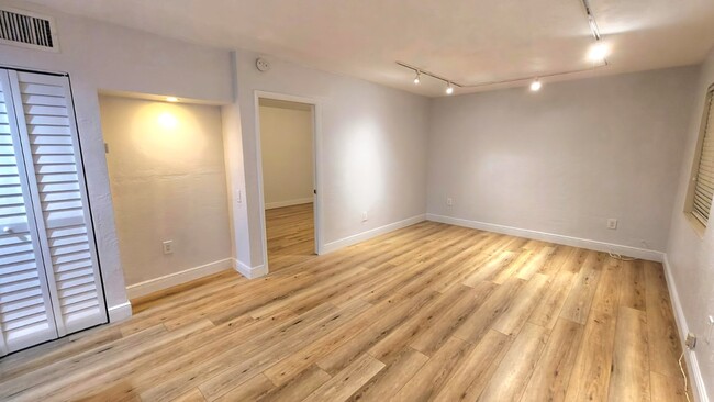 Photo - 8617 SW 68th Ct Unidad #3 Rental